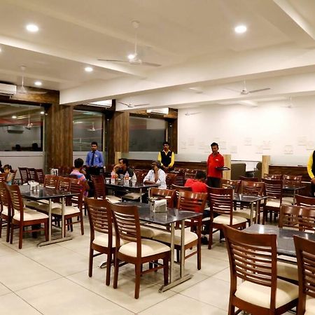 Virat Hotel & Guest House Radhanpur Luaran gambar